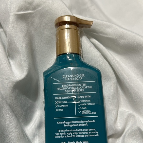‼️SOLD‼️New!White Barn Frozen Lake Cleansing Gel Hand Soap by Bath & Body Works - Picture 4 of 5